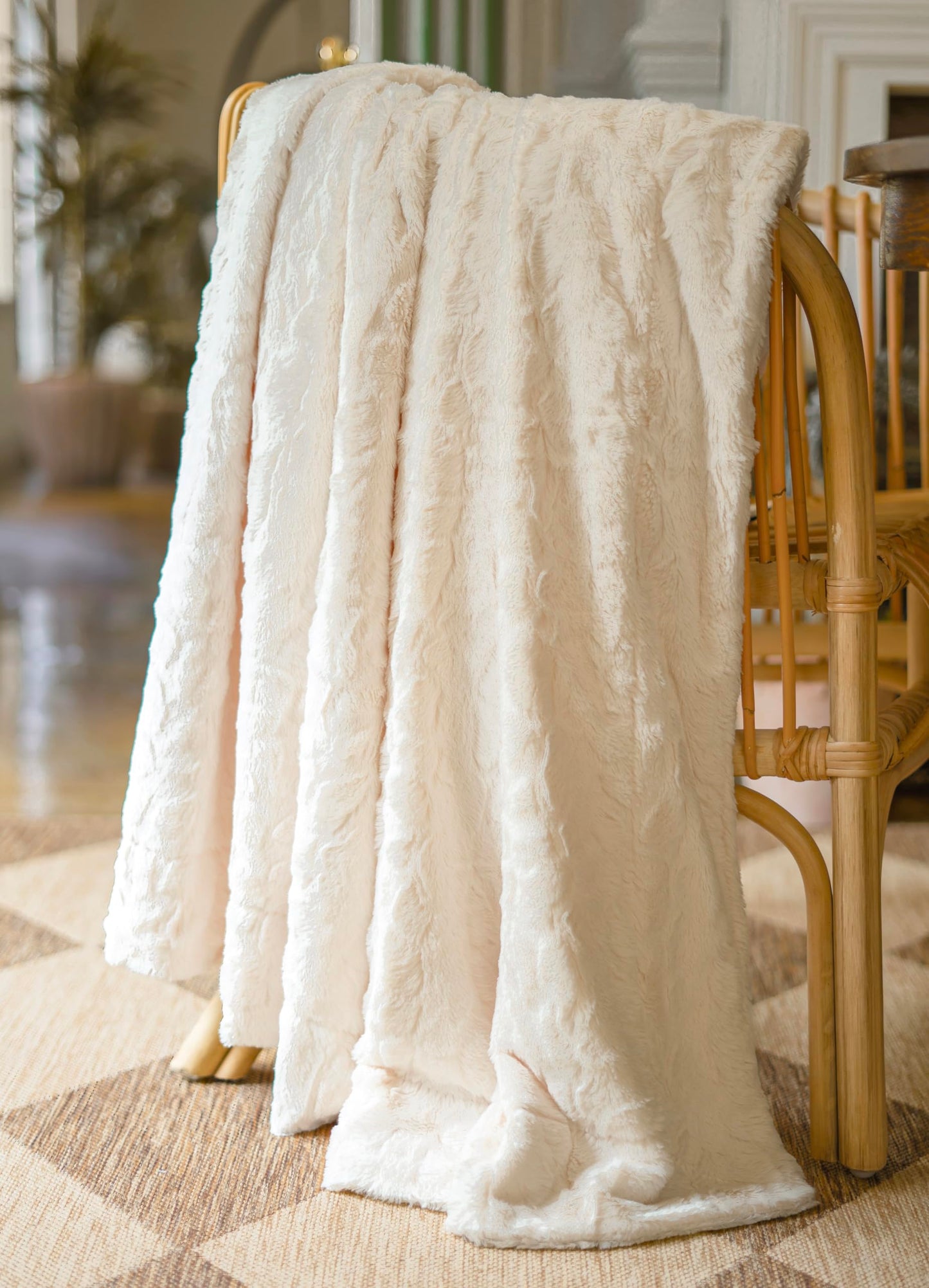 WOLF CREEK BLANKET Doublesoft - Oversized Faux Fur Throw Blanket, 60"x80" Ivory Soft Fuzzy Fluffy Cozy Plush Furry Comfy Warm Home Decor for Couch Bed Chair & Bedroom Women Teen Girls