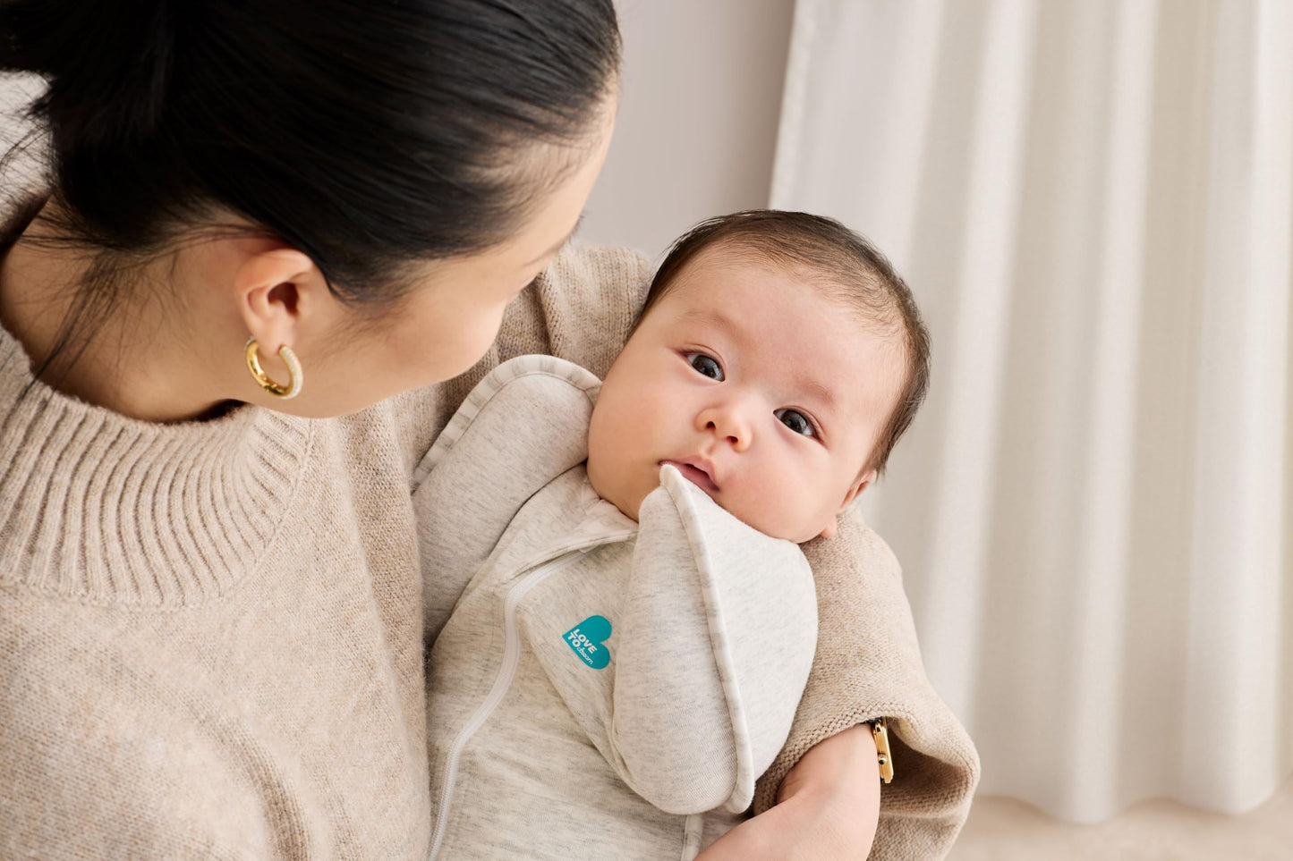 Love To Dream Swaddle UP 1.0 TOG, Baby Sleeping Bag, Fabric for Moderate Temp (20-24°C), Arms Up Position, Hip-Healthy, Twin Zipper for Easy Nappy Changes, 3.5-6kg, Sand Dollar