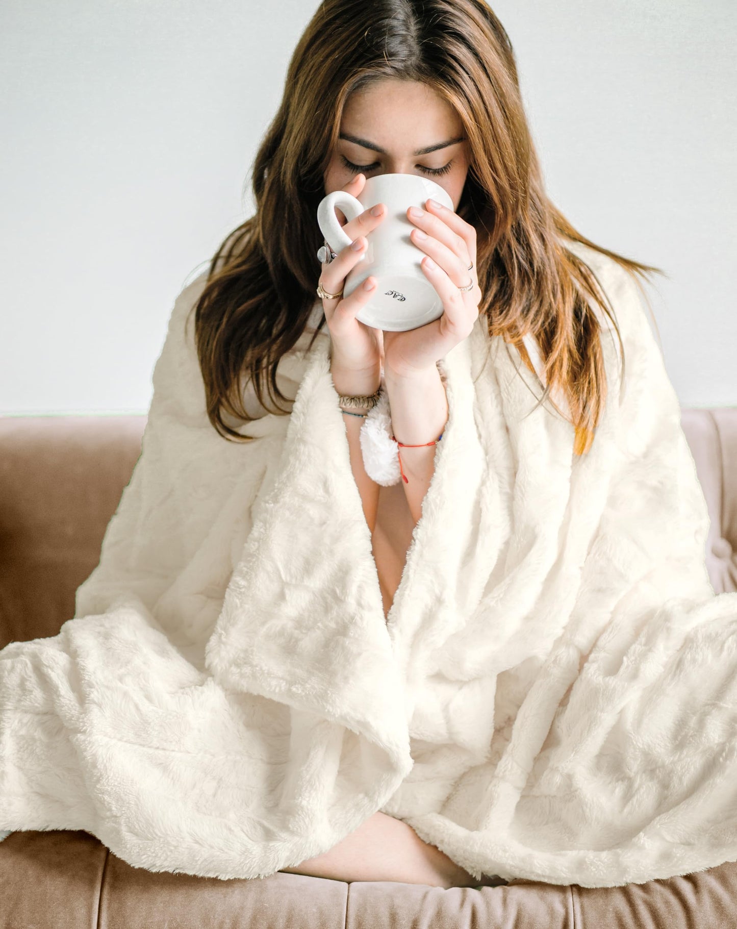 WOLF CREEK BLANKET Doublesoft - Oversized Faux Fur Throw Blanket, 60"x80" Ivory Soft Fuzzy Fluffy Cozy Plush Furry Comfy Warm Home Decor for Couch Bed Chair & Bedroom Women Teen Girls